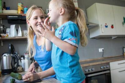 Mit diesen 7 Strategien machen Eltern ihre Kinder stark“